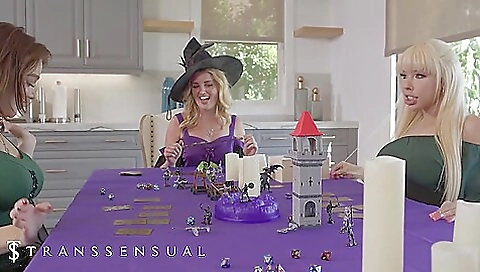 Brunette hottie gets fucked in a double penetration