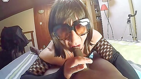 Ebony rod is going to make the blonde rod wet from the start